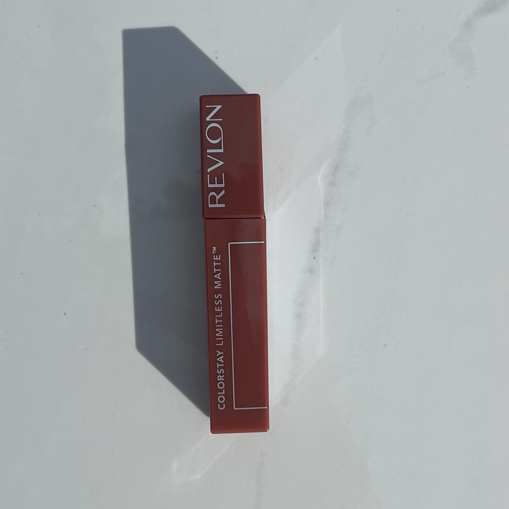 revlon colorstay limitless matte 004 model behavior